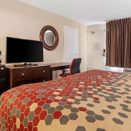 Clarion Inn Brunswick Bagian luar foto
