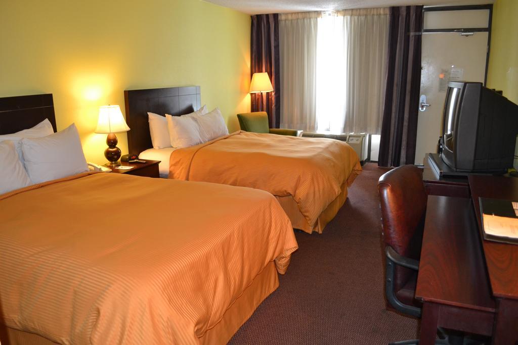 Clarion Inn Brunswick Ruang foto