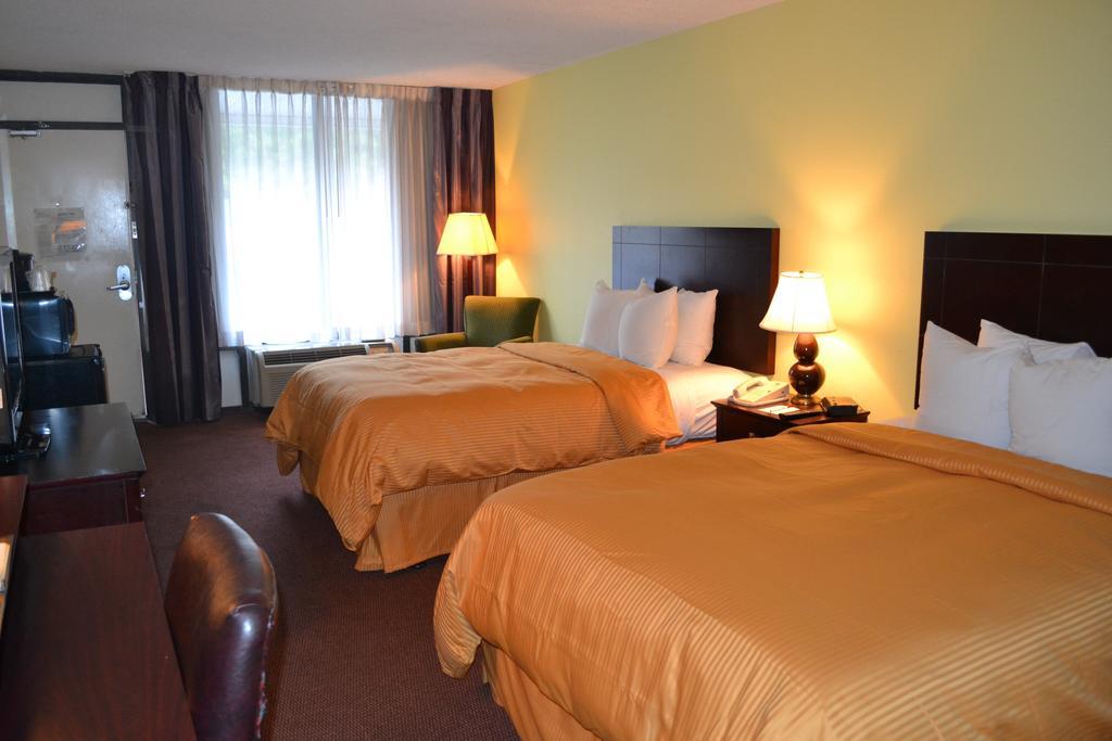 Clarion Inn Brunswick Ruang foto
