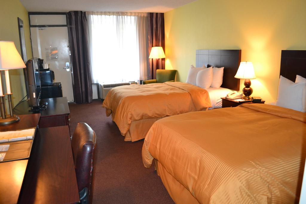 Clarion Inn Brunswick Ruang foto