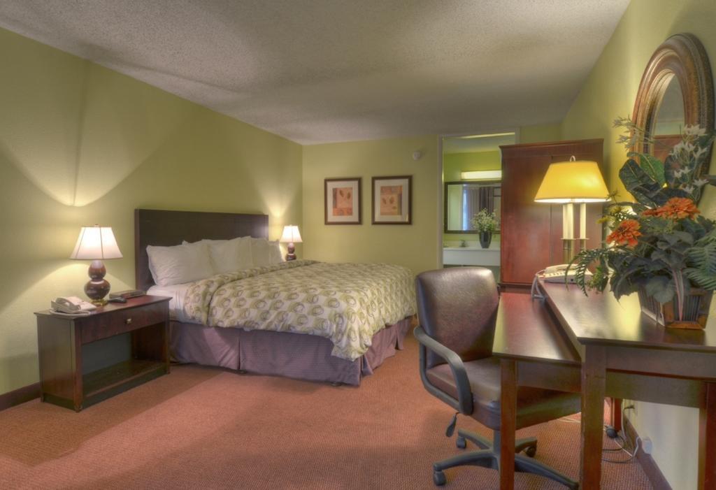 Clarion Inn Brunswick Ruang foto