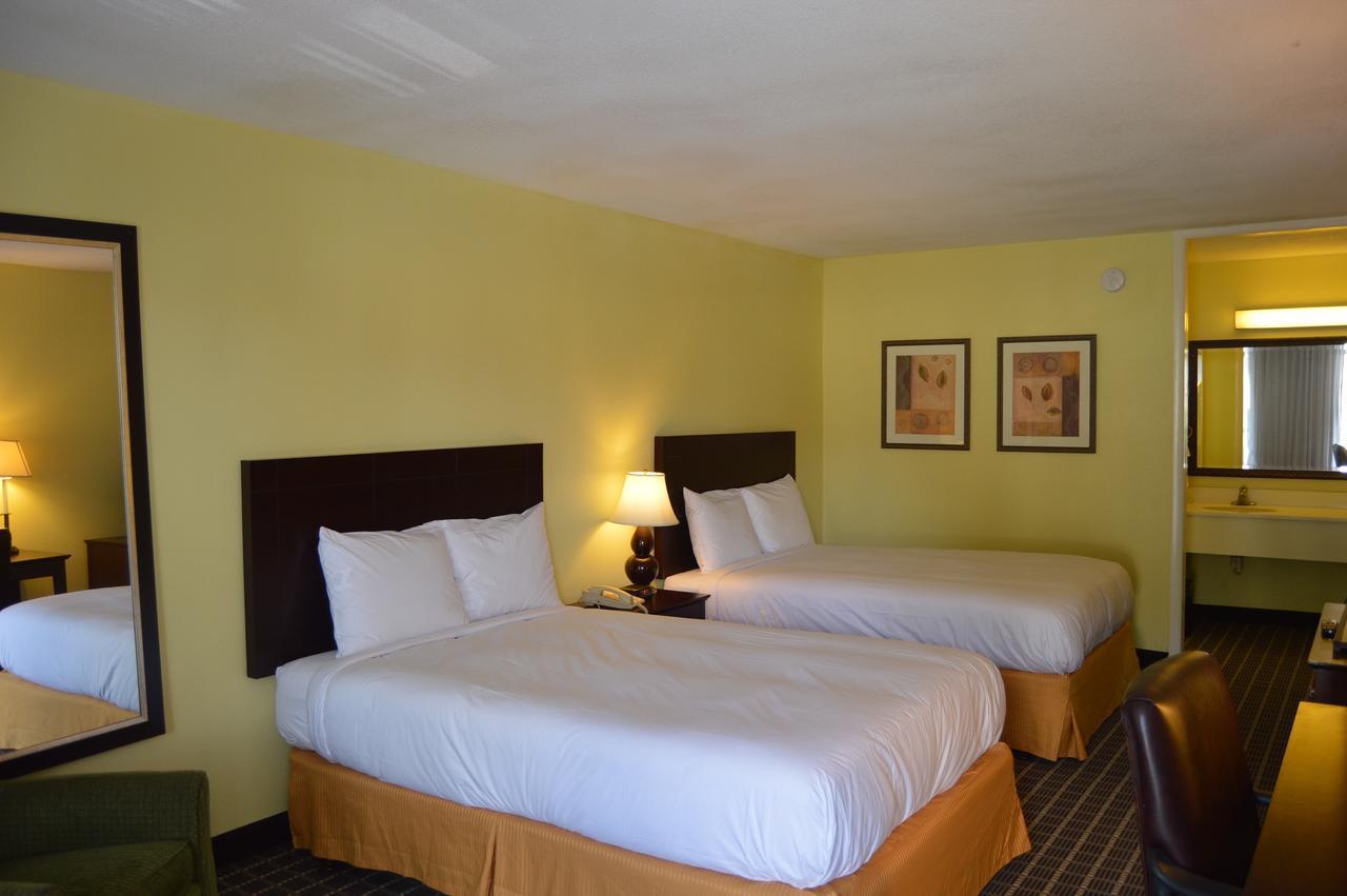 Clarion Inn Brunswick Bagian luar foto