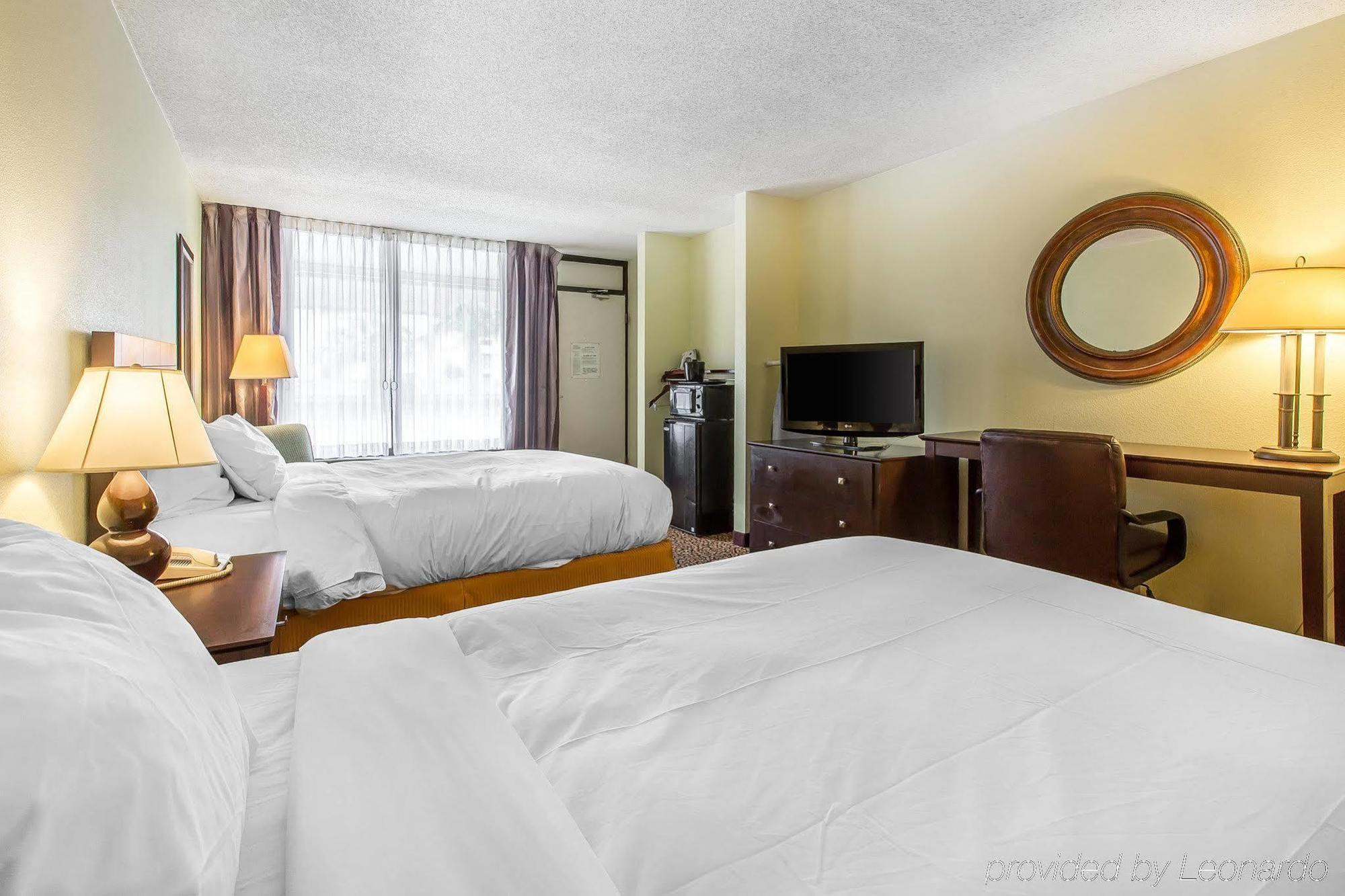 Clarion Inn Brunswick Bagian luar foto