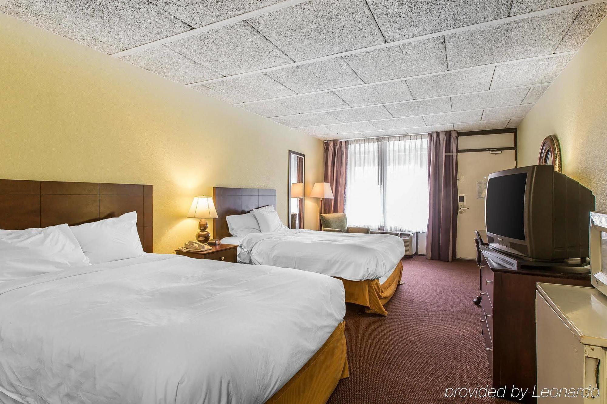 Clarion Inn Brunswick Bagian luar foto