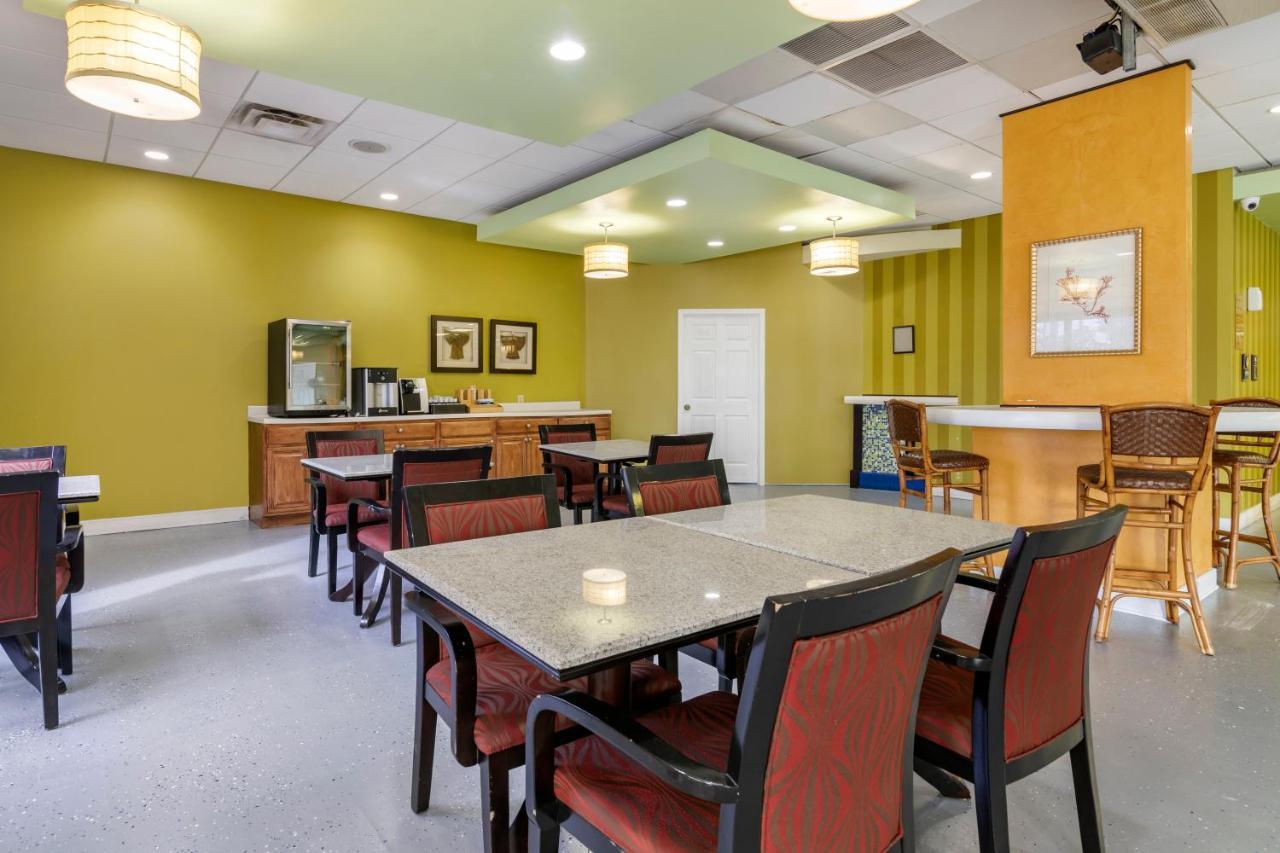 Clarion Inn Brunswick Bagian luar foto