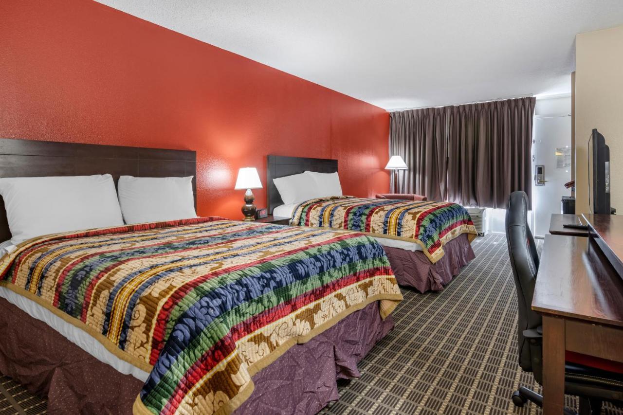 Clarion Inn Brunswick Bagian luar foto