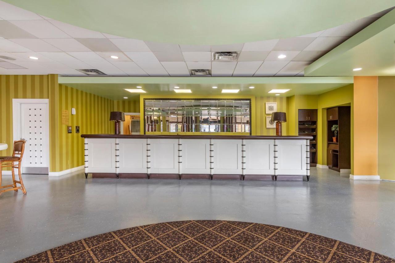 Clarion Inn Brunswick Bagian luar foto